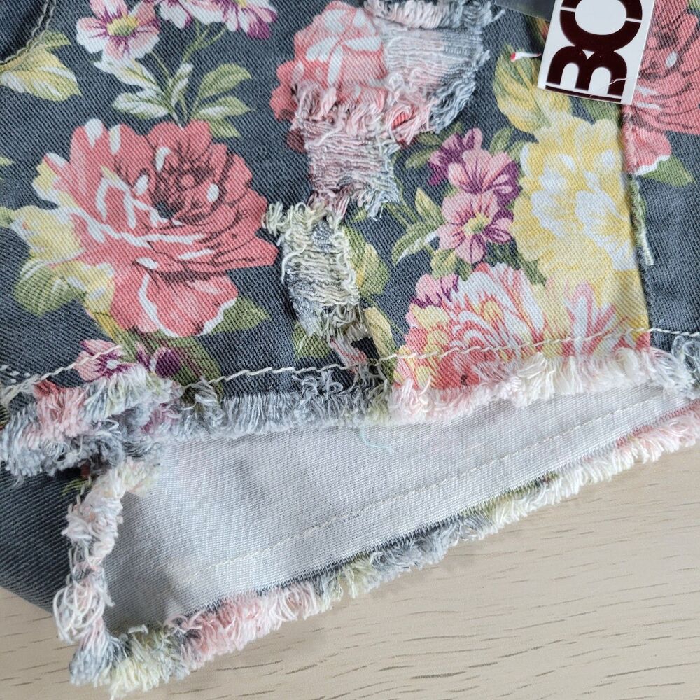 BONGO Booty Shorts Floral Low Rise Mini Size 9 Distressed Cut Off Denim Y2K - Picture 4 of 8